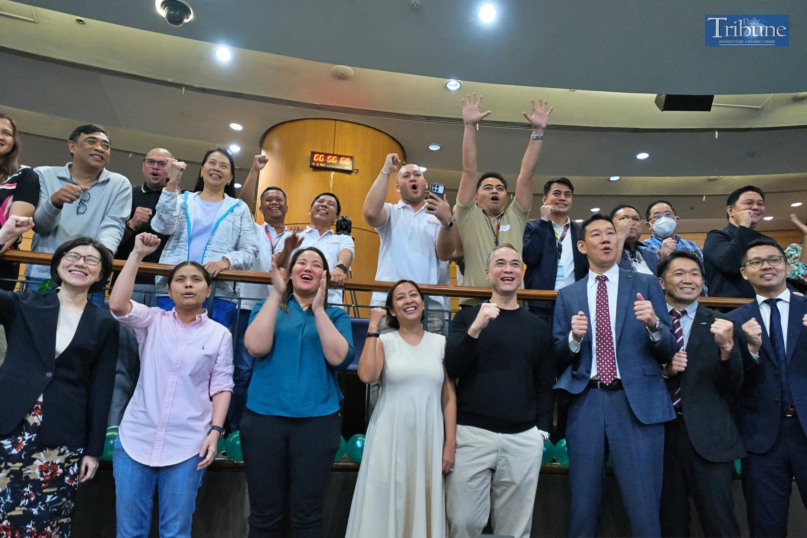 TRIBUNE-mayoabbybinay-fujifilm-MasahiroUehara-fujifilm-group-photo